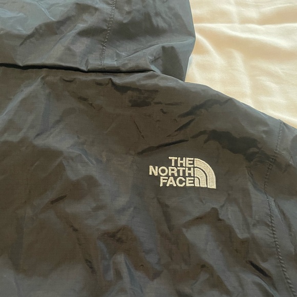 The North Face Kids Black Raincoat Windbreaker HyVent Size M (10/12) - Picture 7 of 9